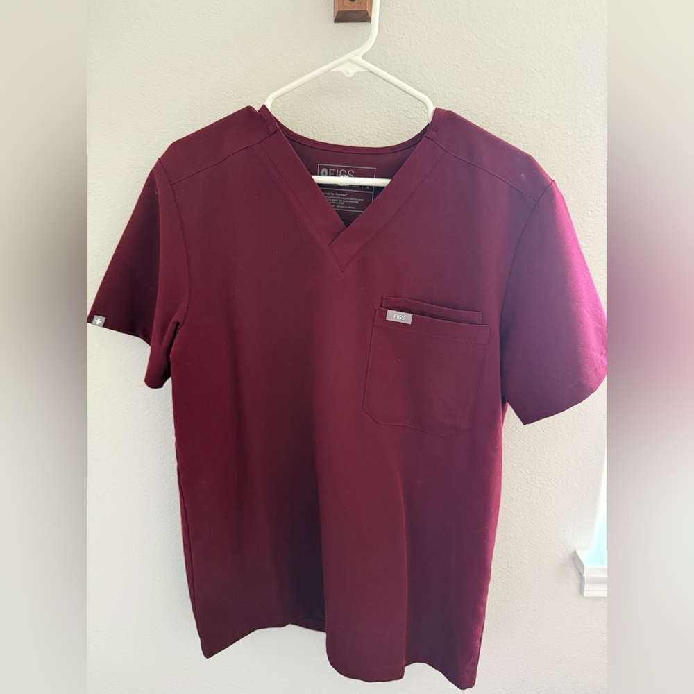 Figs Men's V-Neck Top - Burgundy